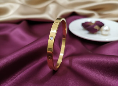 Luxe Solitaire Studded Bracelet