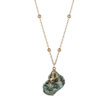 Load image into Gallery viewer, Gold plated seashell Green pendant