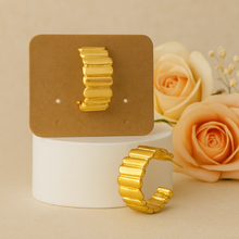 Load image into Gallery viewer, Aurea Ribbed Hoop Earrings