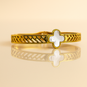 Eternal Clover Mother-of-Pearl Bracelet